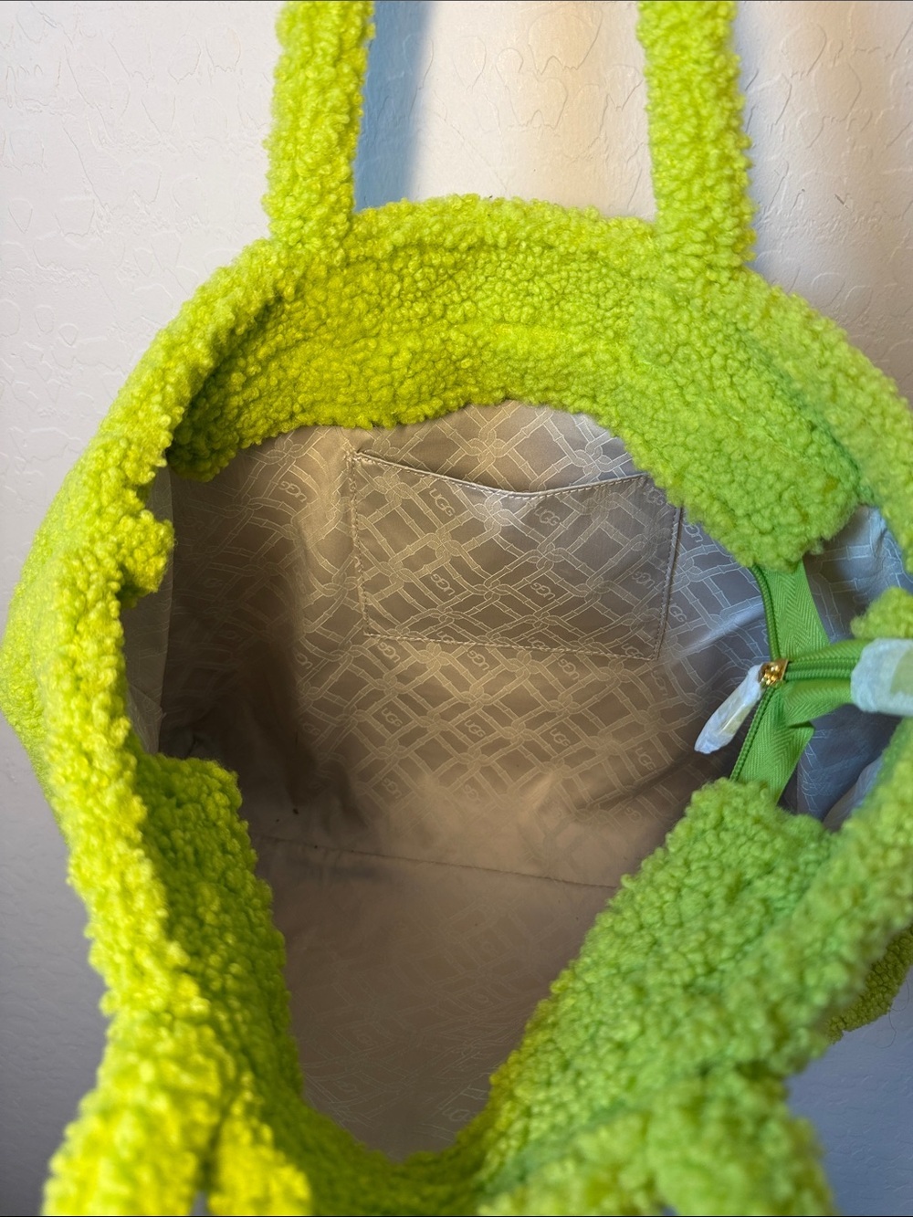 NWOT UGG Adrina Shopper Tote Lime Green Faux Sherling Sherpa - Picture 4 of 6